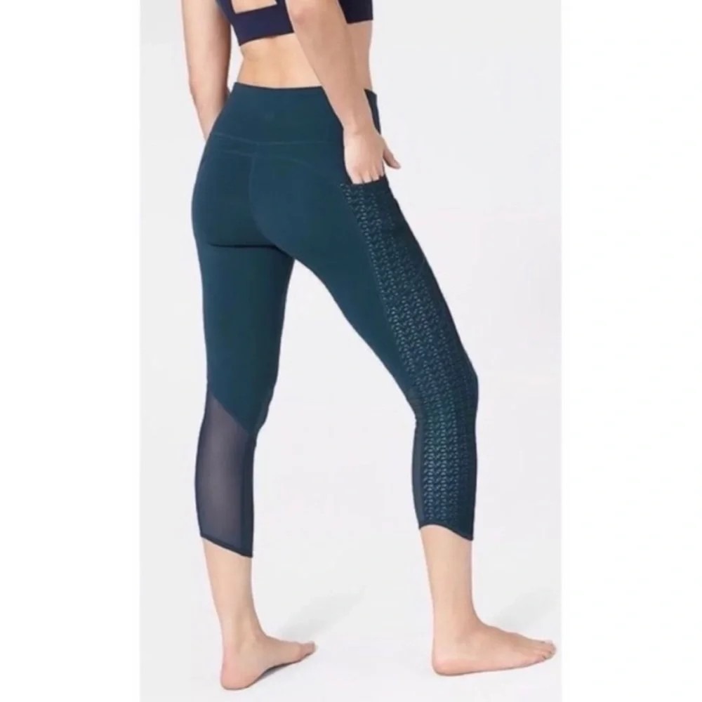 Athleta LT High Rise Chaturanga to Town Abyss Teal Capri Mesh Leggings